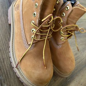Timberland 6 Inch Boot - 2.5 youth worn once